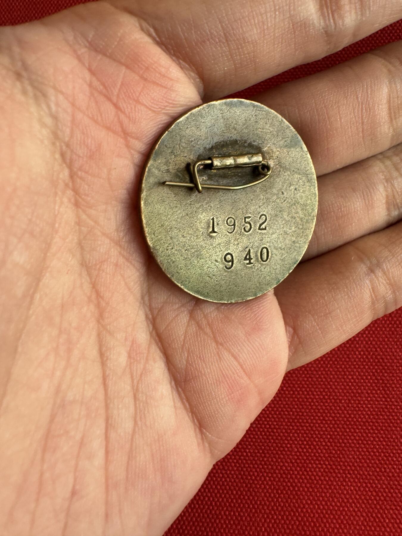 五哥徽章群   20号周六晚上八点4群联拍 铜章