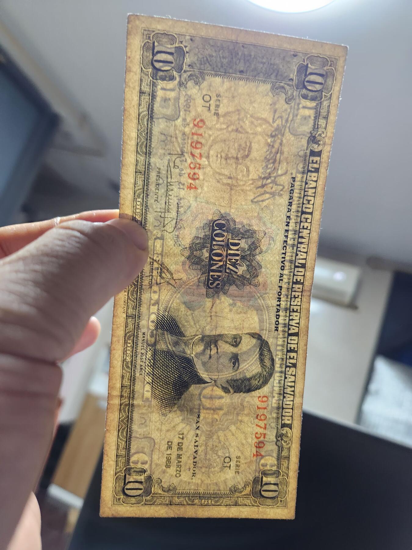 12月21号晚上8点 外国纸币自动截拍第75场 萨尔瓦多1988年10科朗纸币 