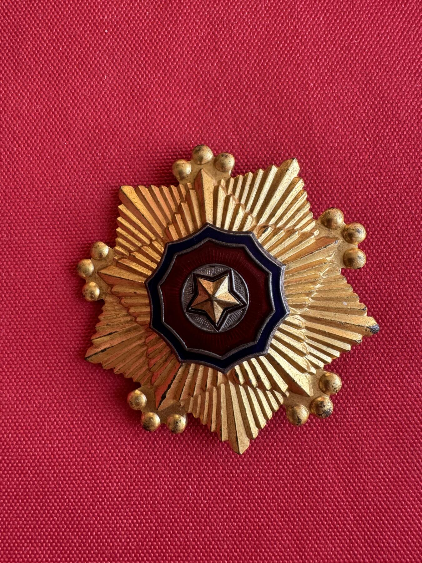 五哥徽章群   20号周六晚上八点4群联拍 朝鲜章