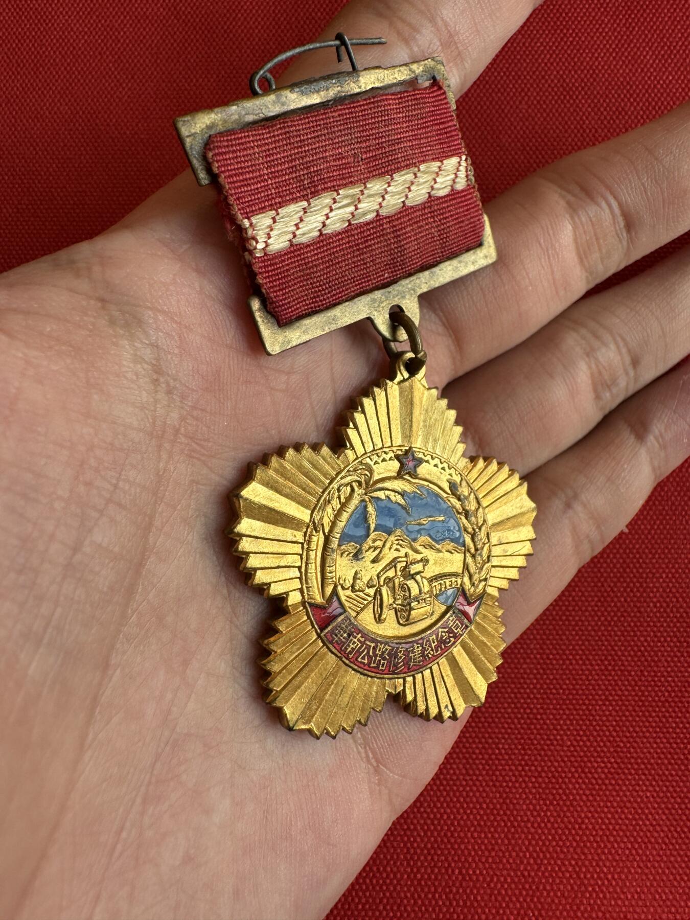 五哥徽章群   20号周六晚上八点4群联拍