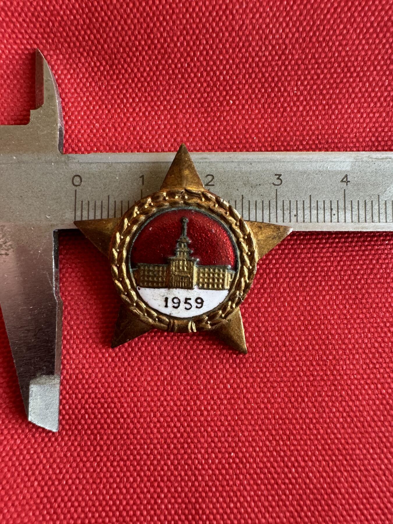 五哥徽章群   20号周六晚上八点4群联拍 铜章