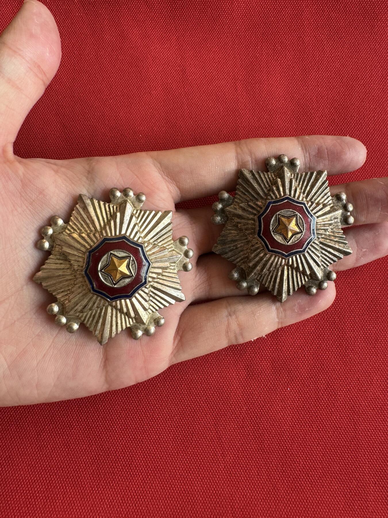 五哥徽章群   20号周六晚上八点4群联拍 朝鲜章