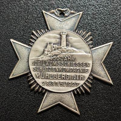 【德藏】世界币章拍卖第158期（拍品征集中~欢迎藏友联系） - 1927年 德国米尔贝格（Mühlberg i.TH.）射击连450周年庆典射击赛银质纪念章 由H.WERNSTEIN（耶拿-洛布施泰特）铸造，材质为800银 米尔贝格射击连的历史可追溯至1477年左右，1927年的450周年庆典是该社团的重要纪念节点，射击赛既是传统技艺展示，也是地方社群凝聚力的体现 直径约：42.6mm；重约：17.2g