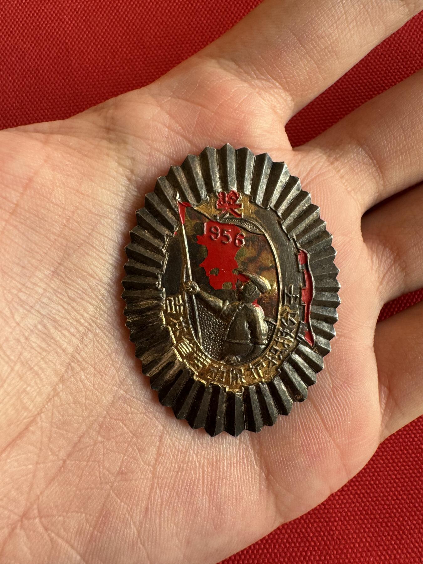 五哥徽章群   20号周六晚上八点4群联拍 银章