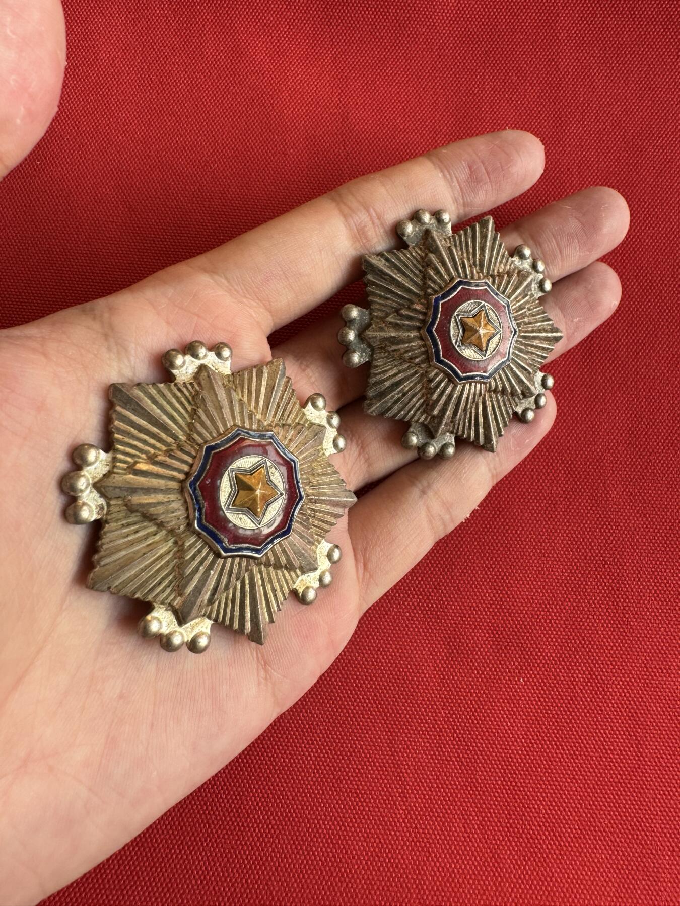 五哥徽章群   20号周六晚上八点4群联拍 朝鲜章