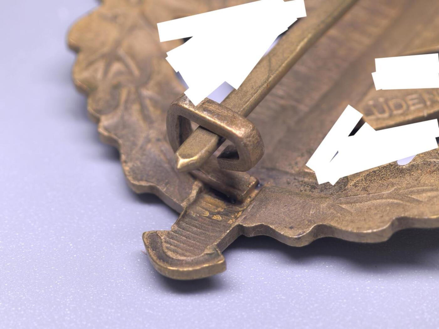 小驴勋章奖章收藏12月20日周六晚六点拍卖（珍爱和平，收藏战争，铭记历史，勿忘国耻，忠党爱国。有偿代拍，送拍规则在简介最后，参拍须阅读规则后再参拍，关系到运费包装发货时效真假辨别等关键信息，拍卖时不再发原图，看大图店主微信码在拍卖店铺介绍里）