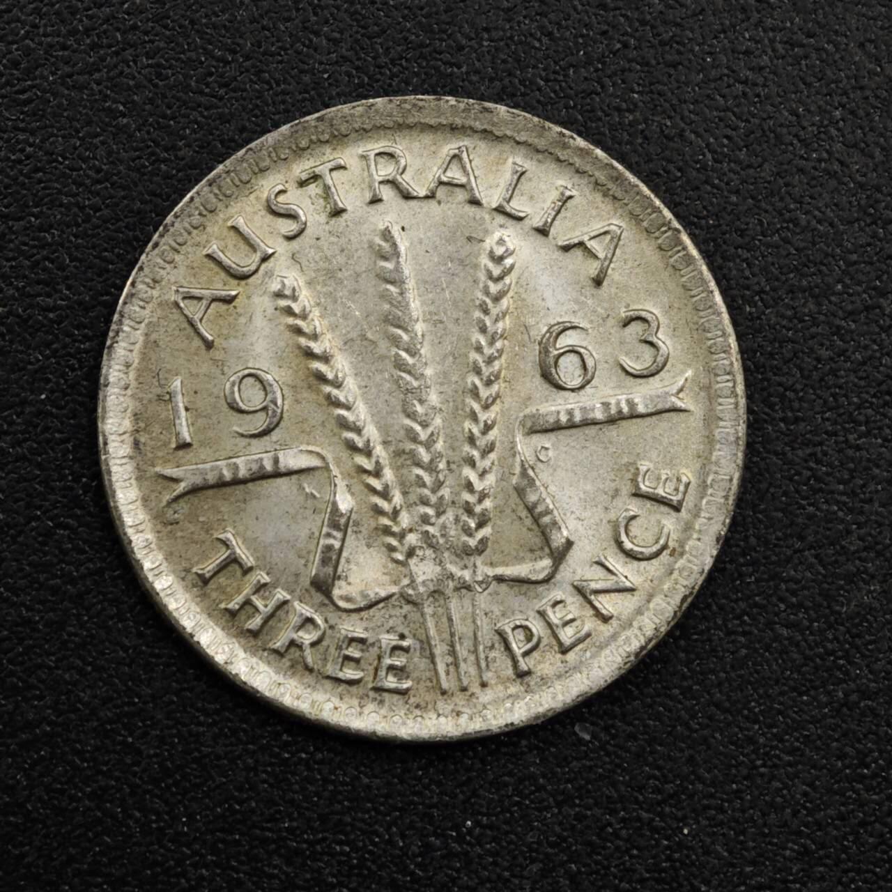 【淘币小摊】实时拍第八百三十三拍   散币场   满百包邮可预留二周 每周一统一发货   澳大利亚1963年伊丽莎白二世3便士银币