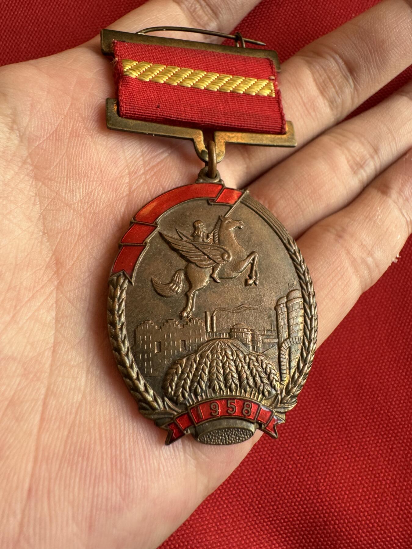 五哥徽章群   20号周六晚上八点4群联拍