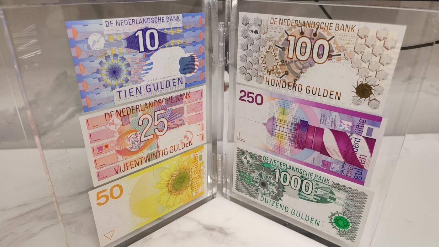 《艾美收藏》第225期-12.15周日外币精选场 荷兰银行原装水晶密封纸币10、25、50、100、250、1000盾全新UNC，合页有瑕如图所示