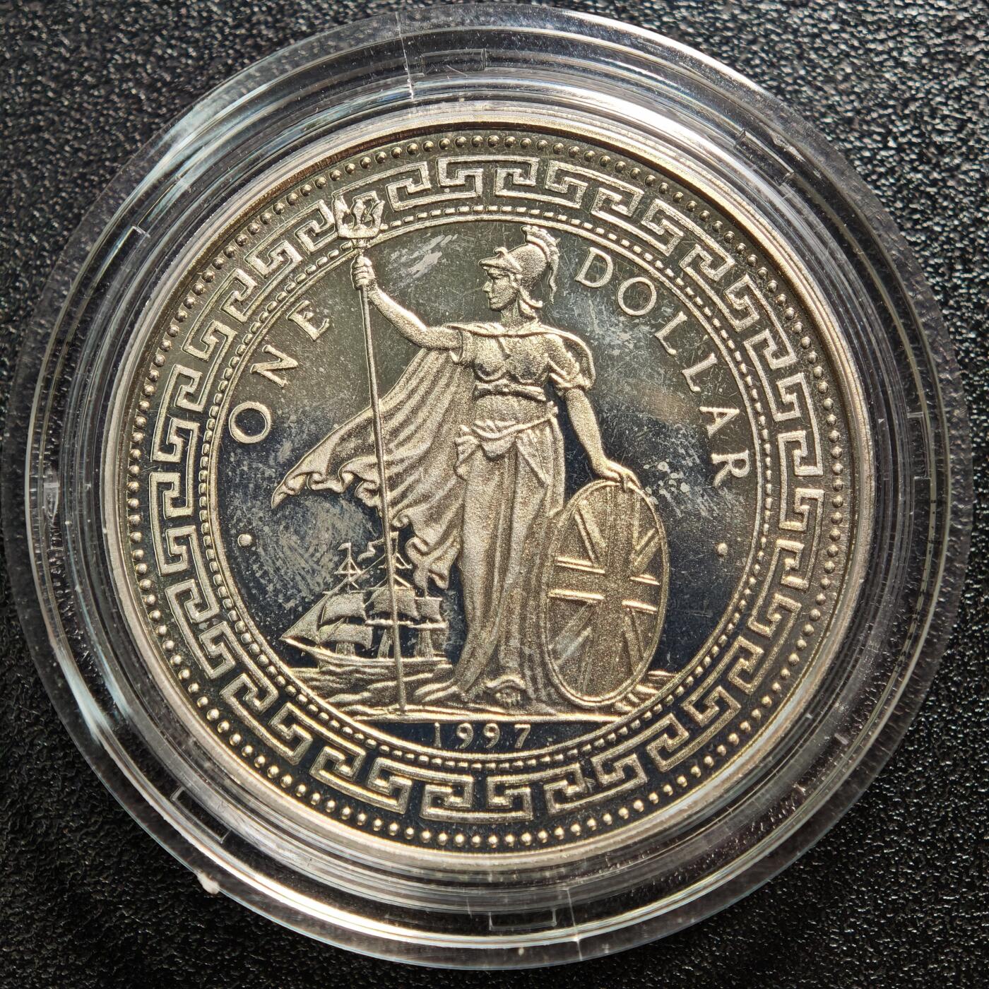 【德藏】世界币章拍卖第158期（拍品征集中~欢迎藏友联系） 2枚一套  1997年 英国皇家造币厂发行香港回归贸易银币图案彩色精制镍章 原盒 带证书