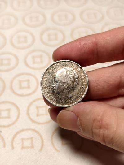 抚柳草堂-第三期章牌钱币 奖章勋章限时免佣 满百包邮 放漏专场 - 1929荷兰王国威廉明娜女王1G银币 重10g压力十足非常精致 带点彩光