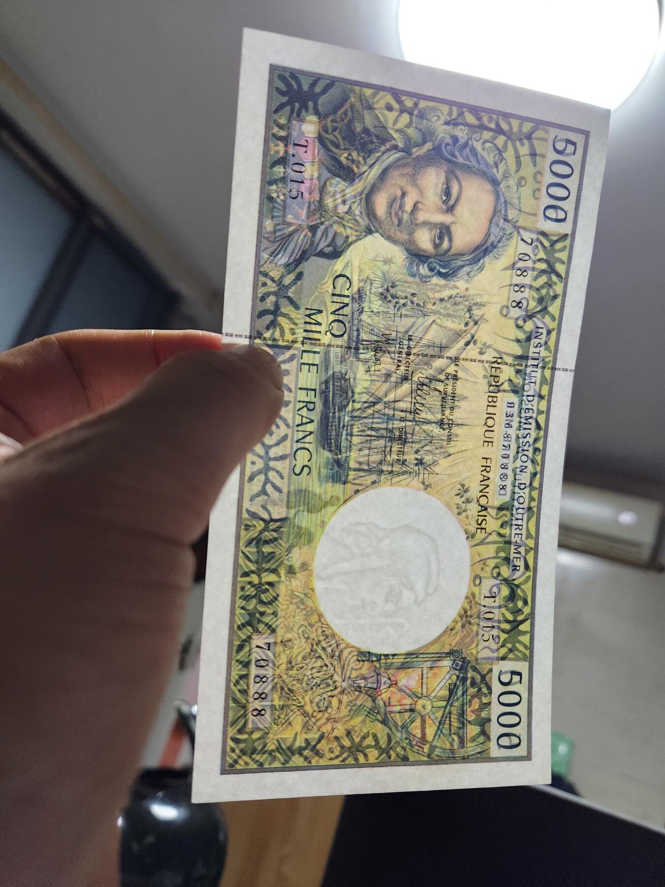 12月20号晚上8点 外国纸币自动截拍第74场 888豹子号 法属太平洋5000法郎 新品