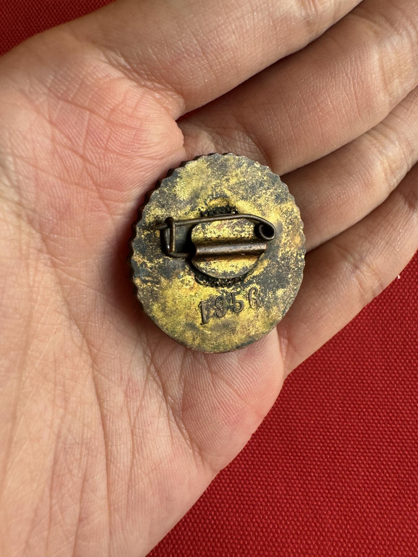 五哥徽章群   20号周六晚上八点4群联拍