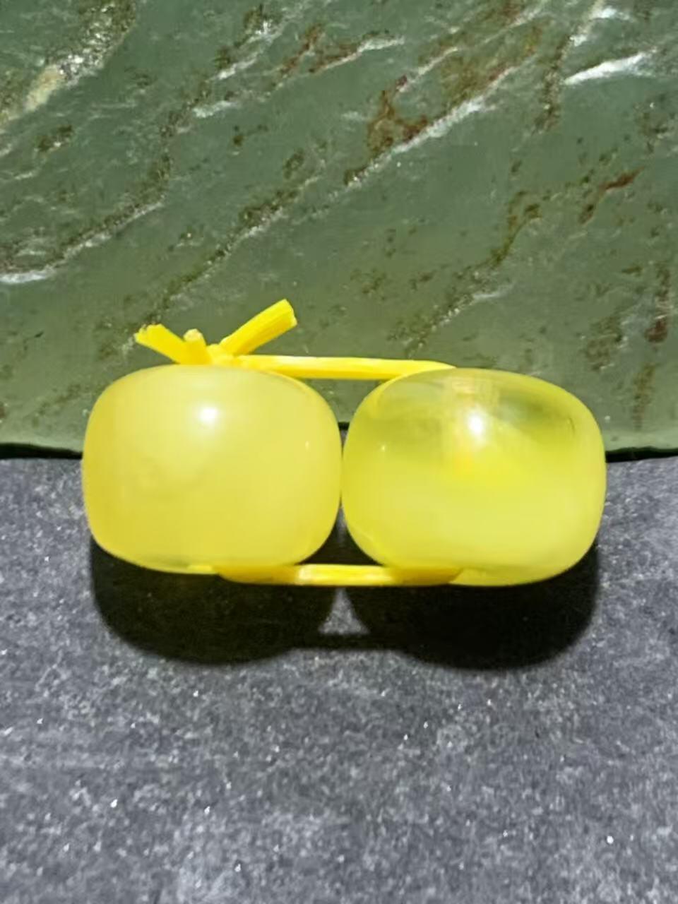 天然俄料原矿蜜蜡小尺寸老形桶珠腰珠两颗