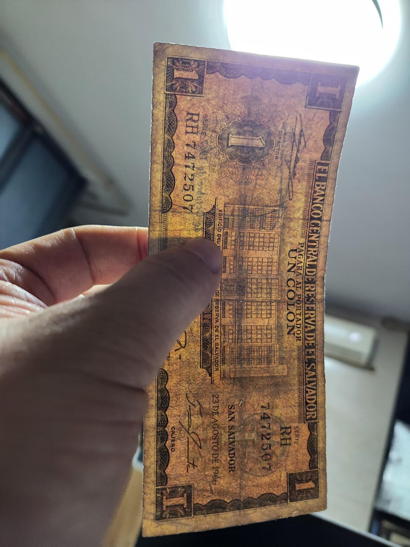 12月21号晚上8点 外国纸币自动截拍第75场 萨尔瓦多1966年1科朗纸币 第一版，稀少