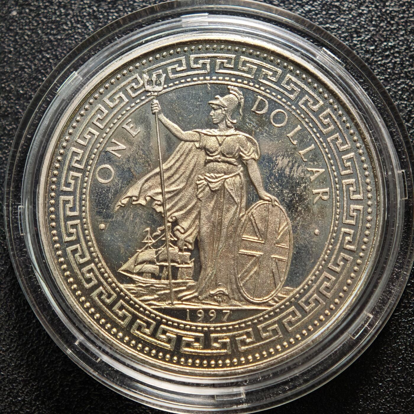 【德藏】世界币章拍卖第158期（拍品征集中~欢迎藏友联系） 2枚一套  1997年 英国皇家造币厂发行香港回归贸易银币图案彩色精制镍章 原盒 带证书