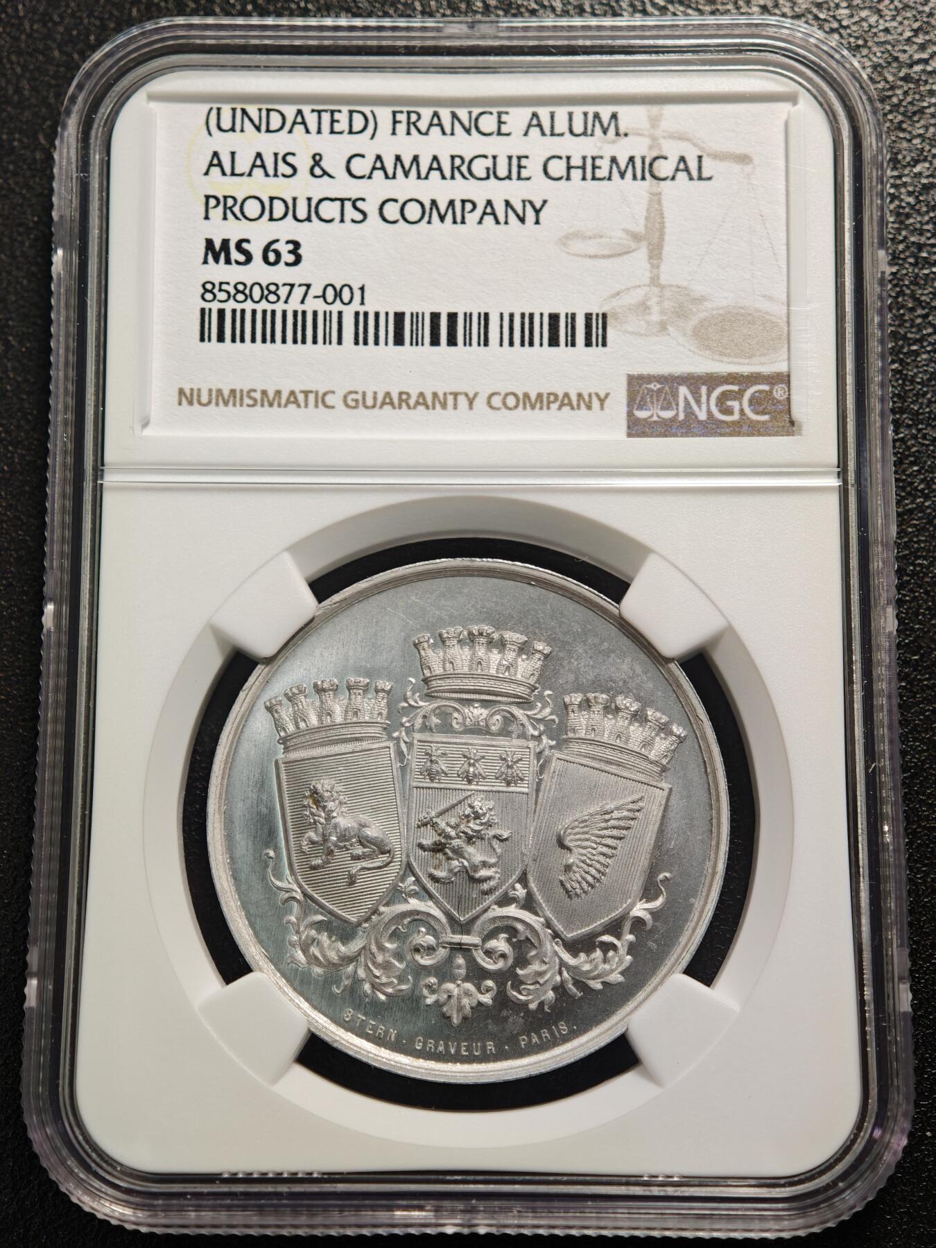 【德藏】世界币章拍卖第158期（拍品征集中~欢迎藏友联系） 18**年 法国阿拉斯-卡马格化学产品公司（Compagnie des Produits Chimiques d'Alais et de la Camargue）纪念铝章，由巴黎铸章师斯特恩（Stern）雕刻 阿拉斯-卡马格化学产品公司是19世纪法国重要的化工企业，总部位于法国南部加尔省的阿拉斯，主营盐矿、化工原料与化肥生产，是法国南部工业发展的核心企业之一 NGC MS63