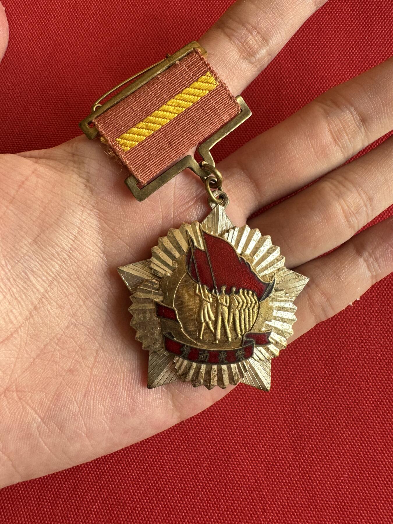 五哥徽章群   20号周六晚上八点4群联拍