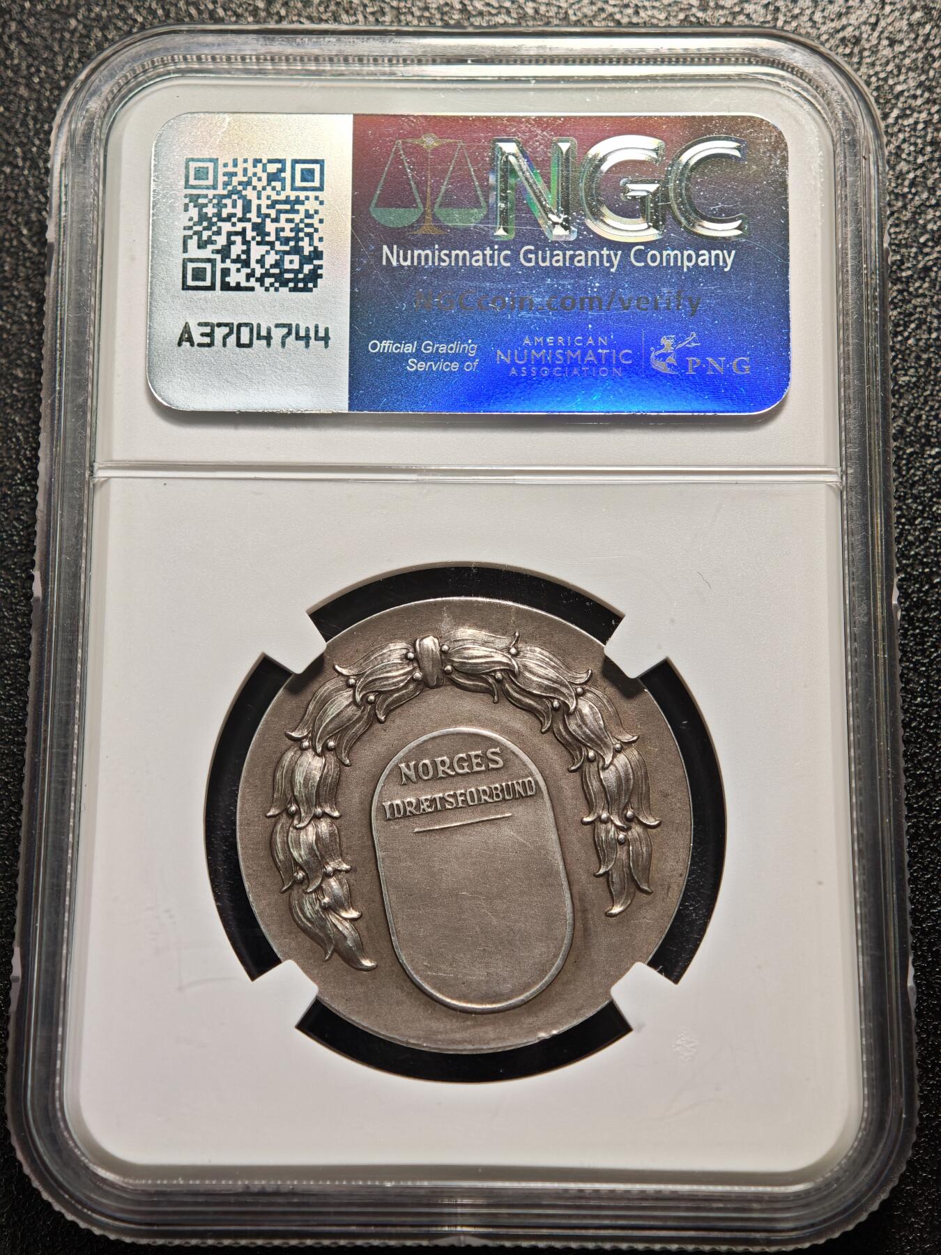 【德藏】世界币章拍卖第158期（拍品征集中~欢迎藏友联系） 20世纪 挪威国家体育联合会（Norges Idrettsforbund）颁发新艺术风格体育荣誉奖章纪念银章 由法国著名雕塑家欧仁·拉森（Eugène Lauste）设计 原味包浆 NGC MS63