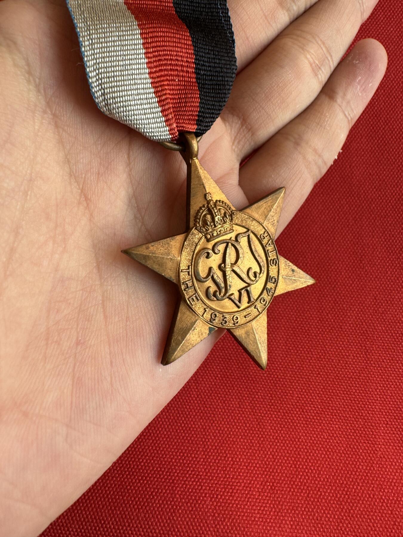 五哥徽章群   20号周六晚上八点4群联拍 铜章