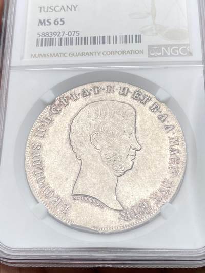 万国钱币拍卖第058期（万国新年大拍） NGC MS65 1846年意大利托斯卡纳利奥波德二世4菲奥里尼大银 醇厚欧陆淡金彩 光泽在底板上展开如丝绸般顺滑 极其罕见的BU级收藏品质 正面6点钟方向为坯缺 NGC冠军分
