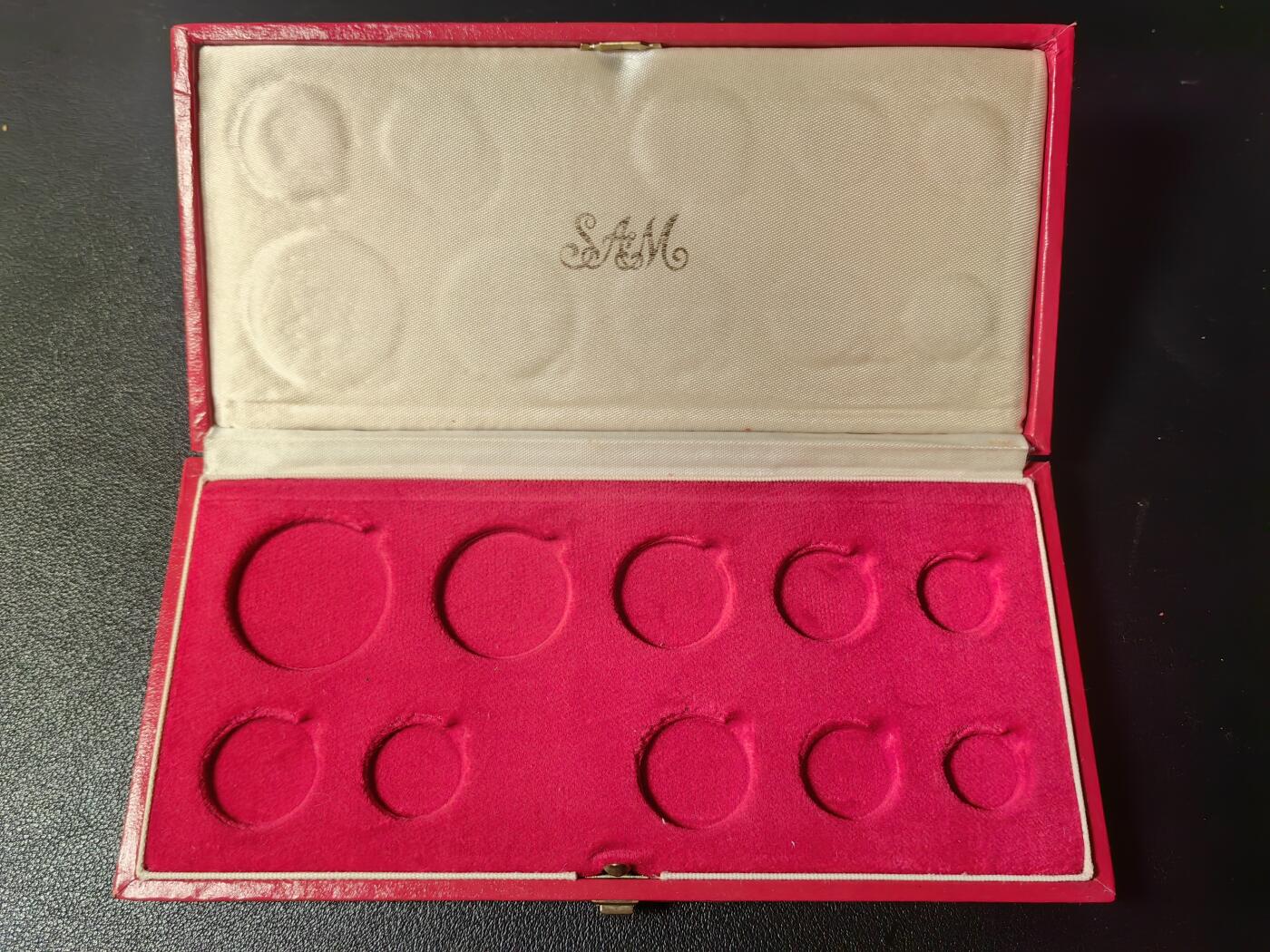 靖甫拍卖第十三场 南非纪念币盒子 木盒