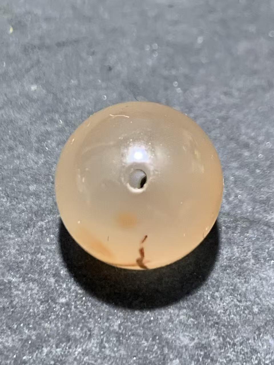 精美川料南红玛瑙荔枝冻飘红圆珠一颗！，