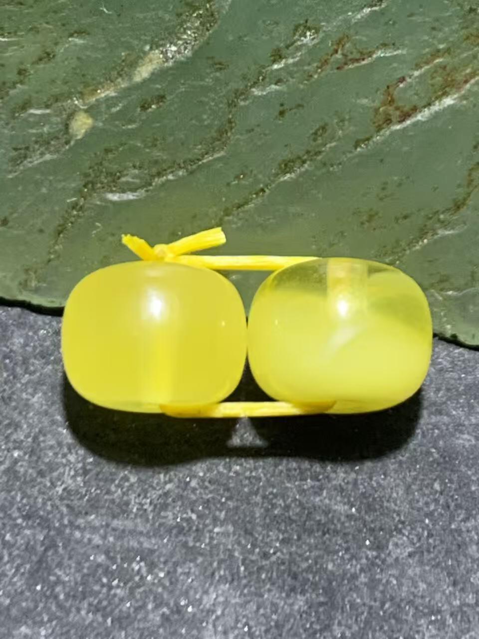 天然俄料原矿蜜蜡小尺寸老形桶珠腰珠两颗