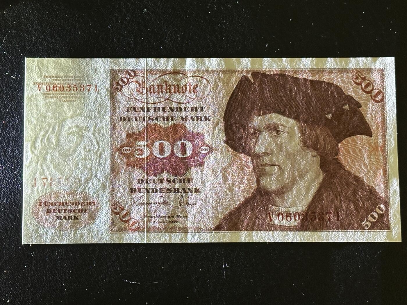 《外钞收藏家》第五百九十五期（优品场）（本平台长期征集拍品、欢迎藏友们联系合作）