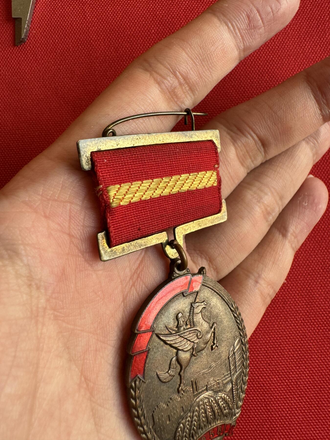 五哥徽章群   20号周六晚上八点4群联拍