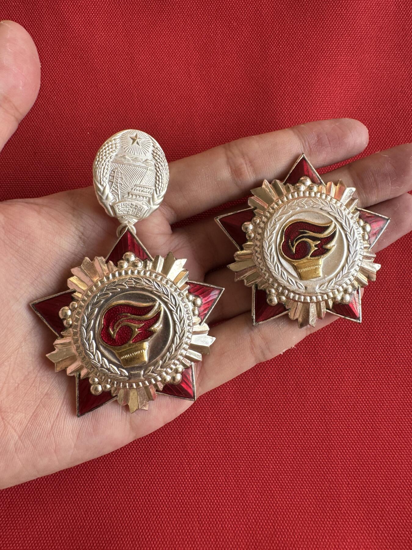 五哥徽章群   20号周六晚上八点4群联拍 朝鲜二级友谊勋章