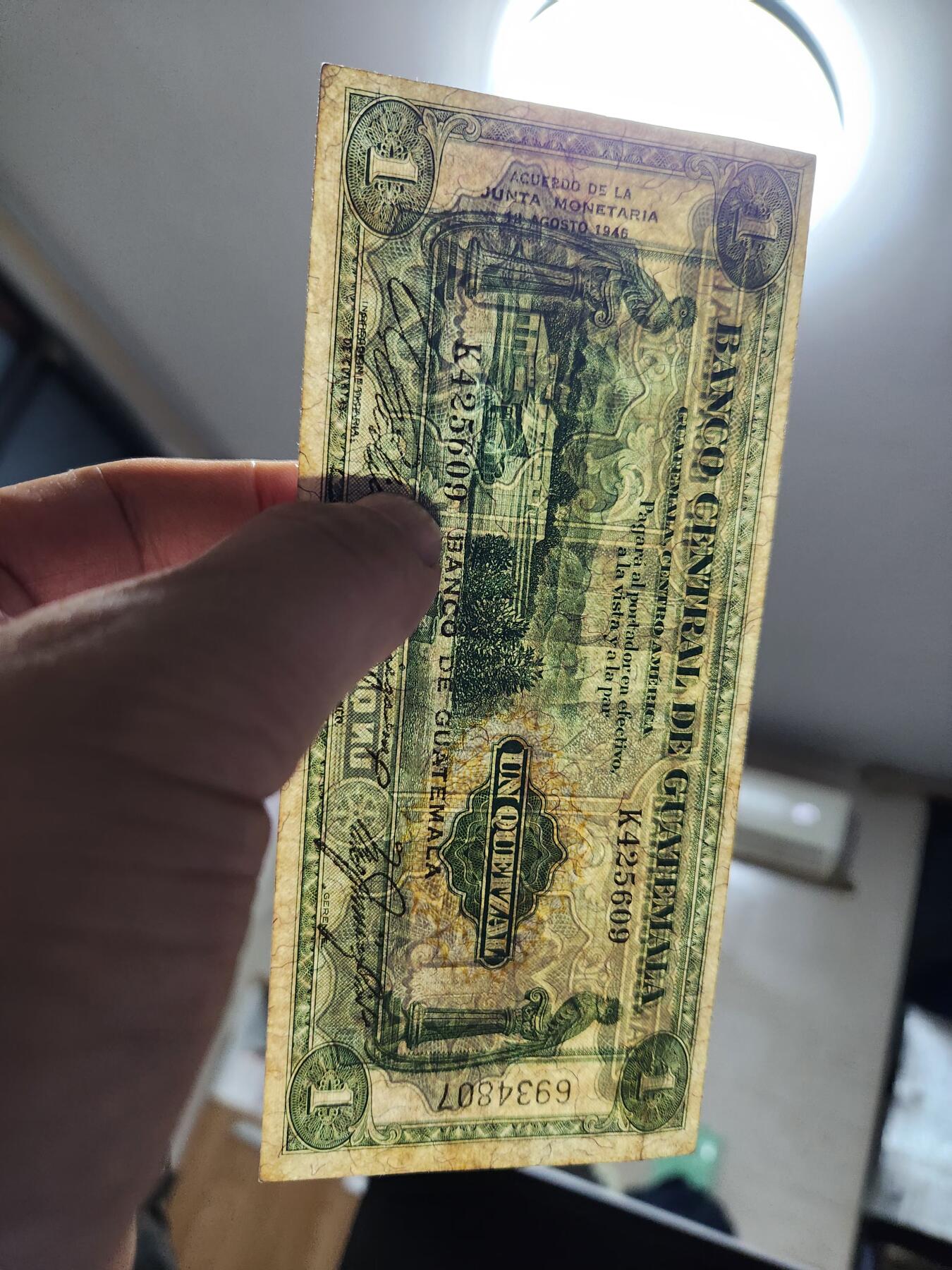 12月20号晚上8点 外国纸币自动截拍第74场 危地马拉 1945年 1格查尔 第一版 稀少 极美品