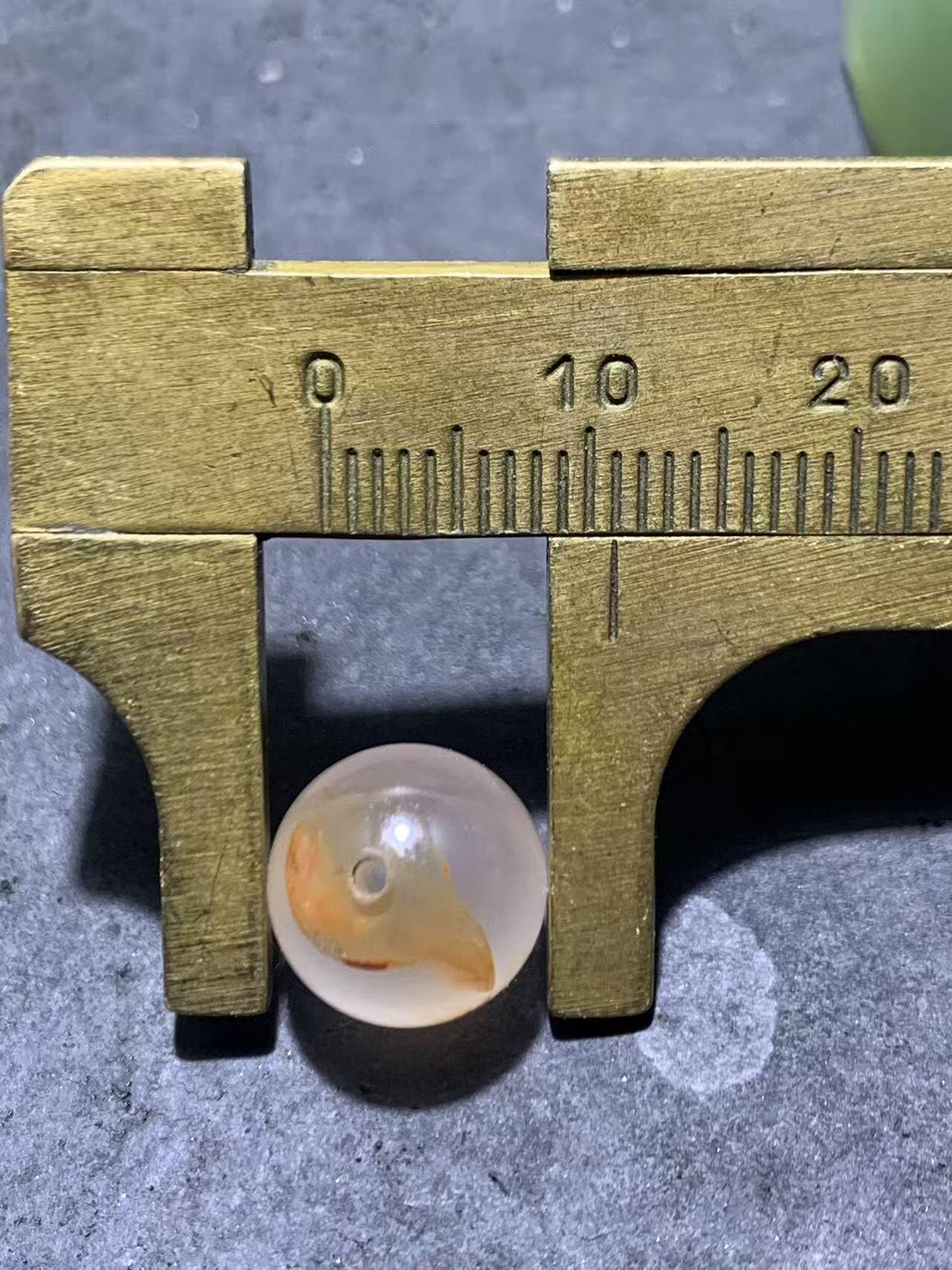 精美川料南红玛瑙荔枝冻飘红圆珠一颗！，