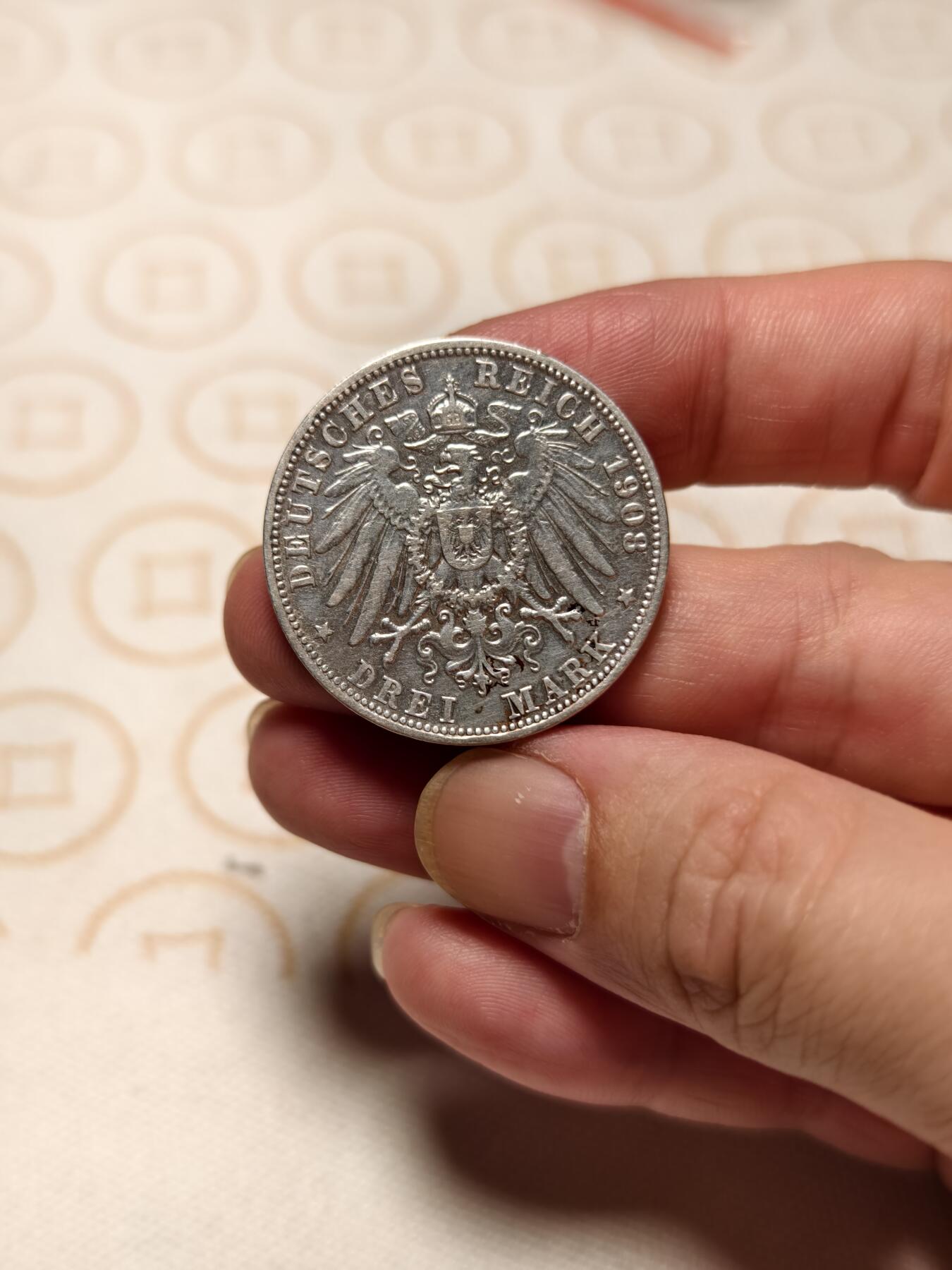 抚柳草堂-第三期章牌钱币 奖章勋章限时免佣 满百包邮 放漏专场 1908德国巴伐利亚奥托3马克银币 16.7g地章很好没有明显划痕 光感也不错 难得的好品