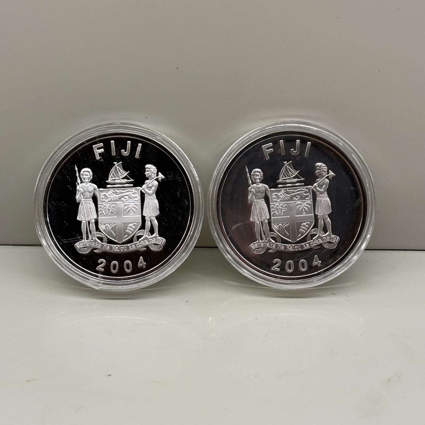 2004年斐济将宋美龄纪念银币两枚1盎司银币一对