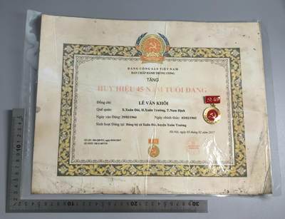 小驴勋章奖章收藏12月20日周六晚六点拍卖（珍爱和平，收藏战争，铭记历史，勿忘国耻，忠党爱国。有偿代拍，送拍规则在简介最后，参拍须阅读规则后再参拍，关系到运费包装发货时效真假辨别等关键信息，拍卖时不再发原图，看大图店主微信码在拍卖店铺介绍里） - 越共45年纪念章带证（塑封）