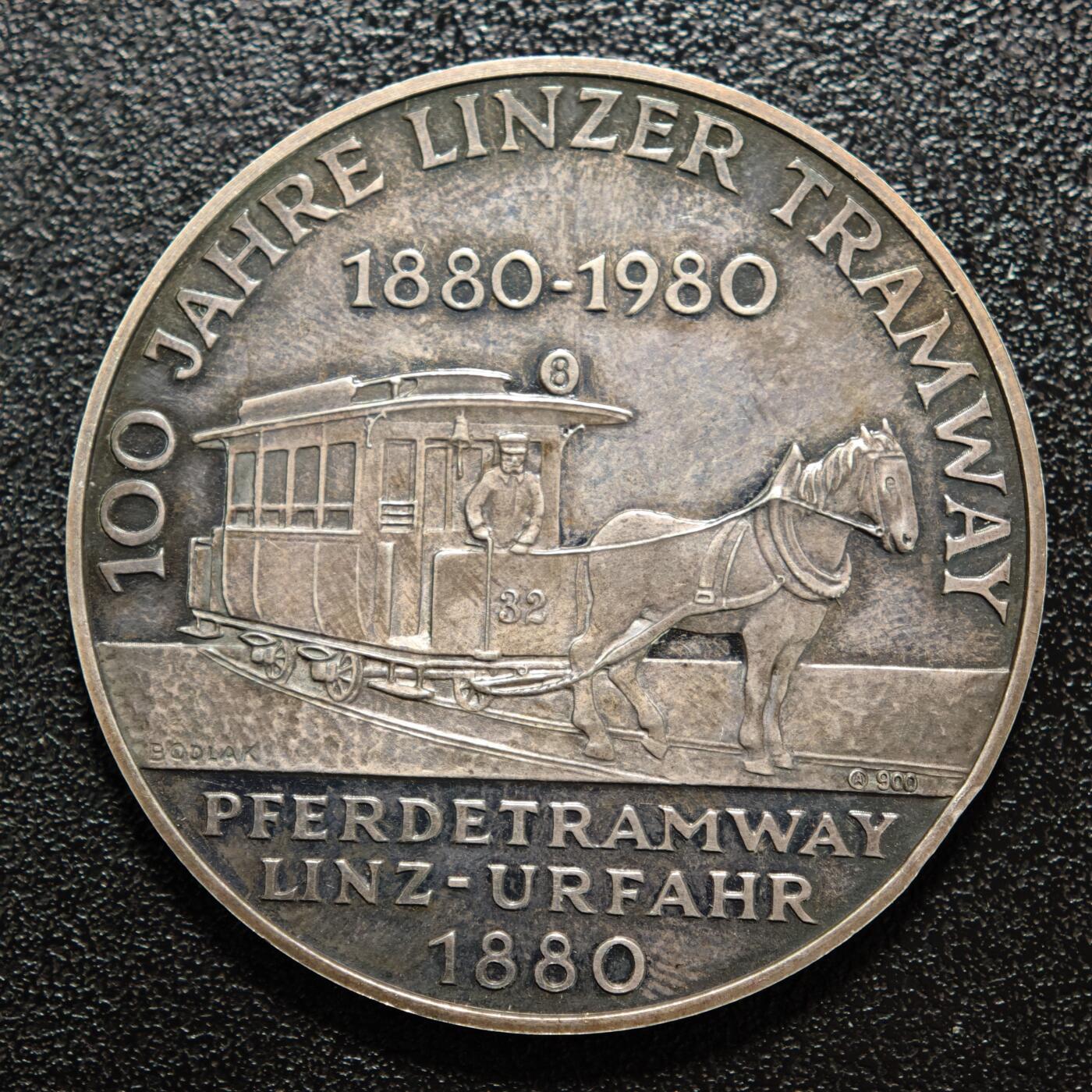 【德藏】世界币章拍卖第158期（拍品征集中~欢迎藏友联系） 1980年 奥地利林茨有轨电车运营百年纪念银章 由奥地利造币机构铸造，用以纪念林茨-乌尔法尔马拉有轨电车1880年开通至1980年的百年发展历程 深彩包浆直径约：40mm；重约：27.6g