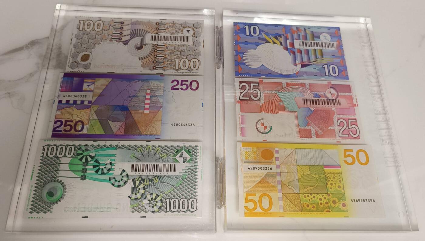 《艾美收藏》第225期-12.15周日外币精选场 荷兰银行原装水晶密封纸币10、25、50、100、250、1000盾全新UNC，合页有瑕如图所示