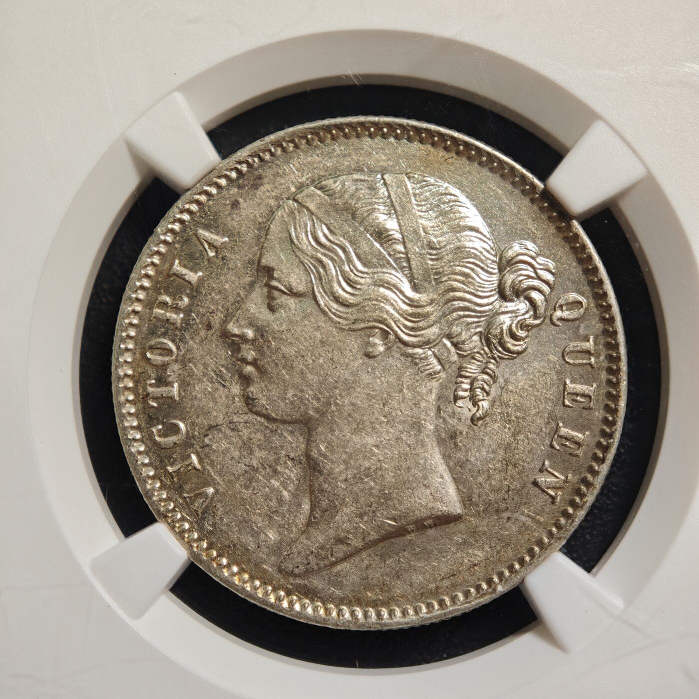 【德藏】世界币章拍卖第158期（拍品征集中~欢迎藏友联系） 1840年 英国东印度公司发行的维多利亚女王1卢比银币 NGC AU58 淡黄油包浆