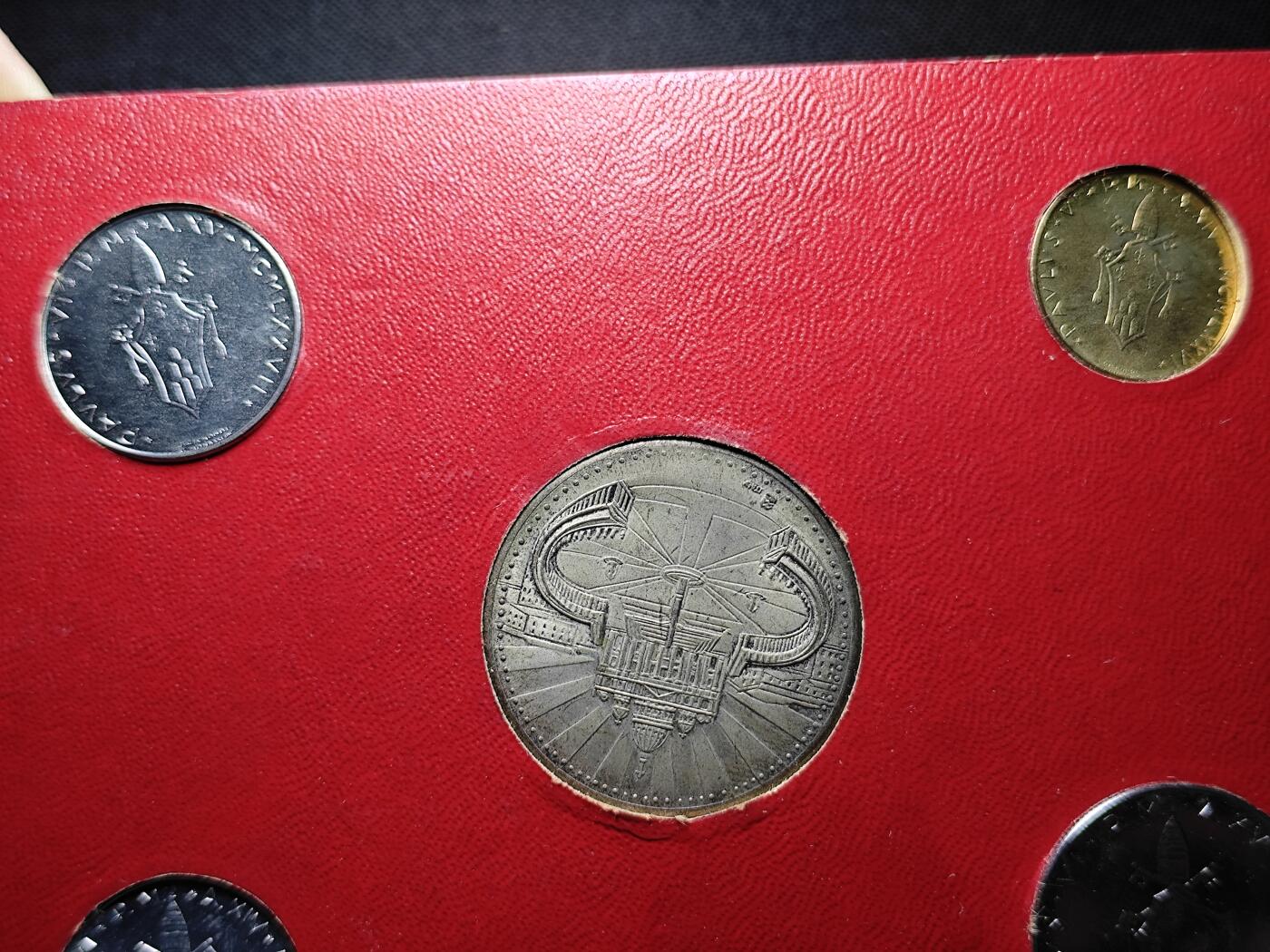 KK钱币收藏小铺 《套币 好品/批量散币专场》  2月预留时间 周末发货  梵蒂冈套币 含镀银章