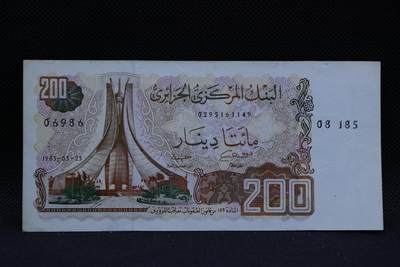 【淘币小摊】限时拍第八百三十四拍  纸币场  满百包邮可预留两周  周一统一发货  -  阿尔及利亚1983年200法郎纸币【有折】