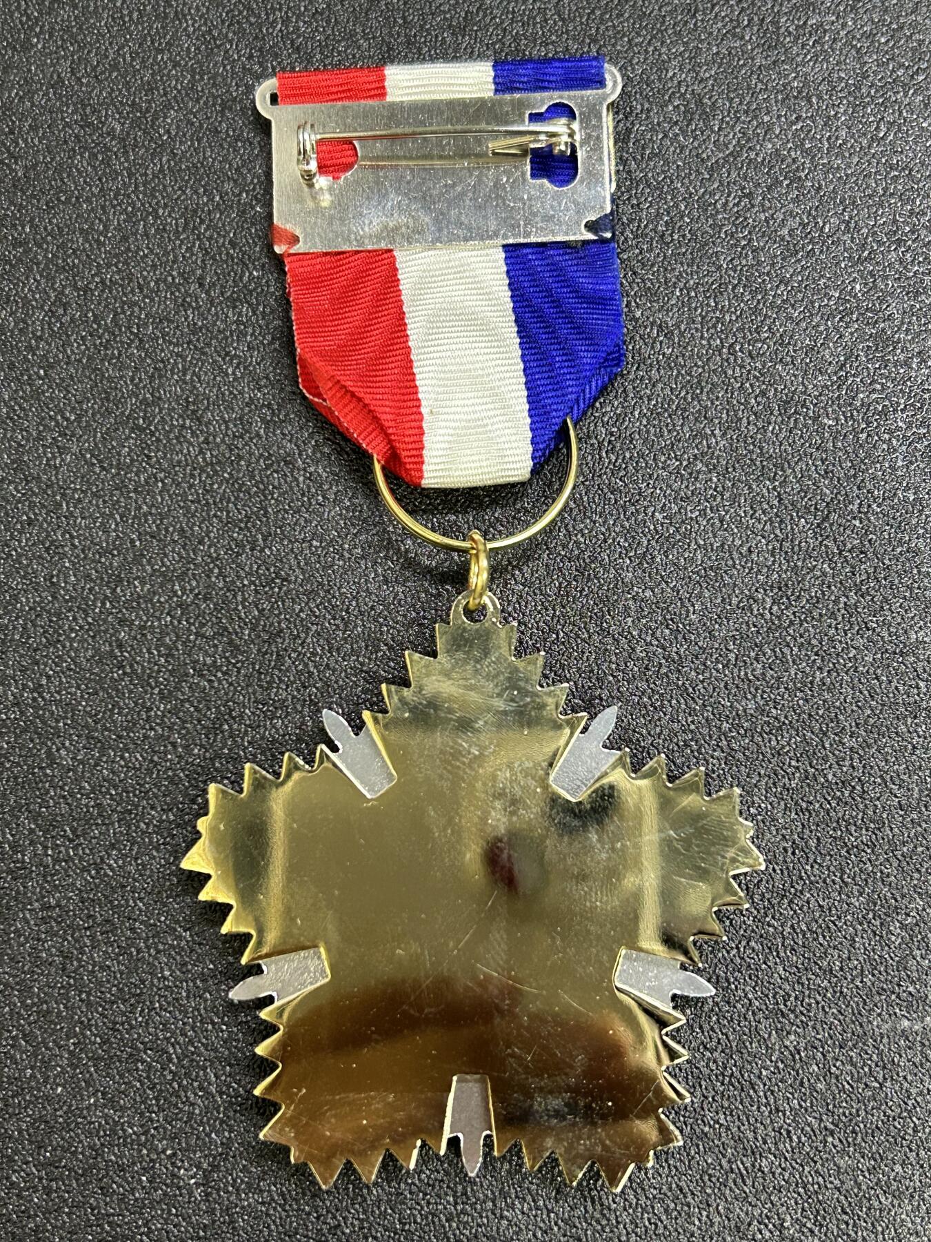 西秦中古拍卖第七十期 民国军法楷模奖章 退台后