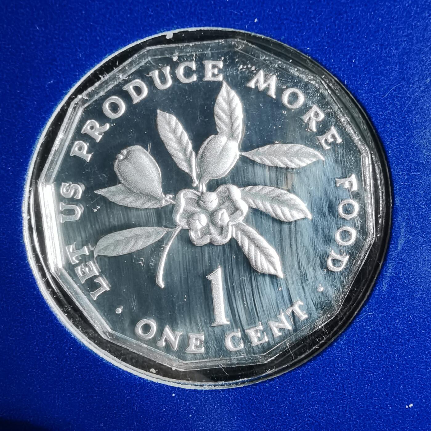 沼泽如烟--第941场 牙买加1976年1分精制币