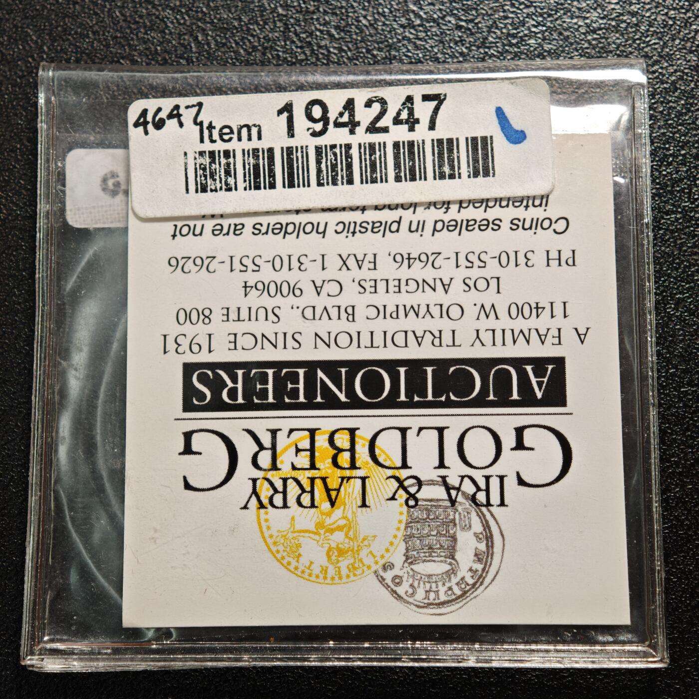 【德藏】世界币章拍卖第158期（拍品征集中~欢迎藏友联系） 1949年 埃及混合司法制度终结纪念大银章 直径约42mm，重约：37g 正面是埃及末代国王福阿德·法鲁克一世的左侧面肖像，背面是天平、金字塔等图案和文字。浮雕工艺，银质厚重，稀少品种，是很少见的藏品