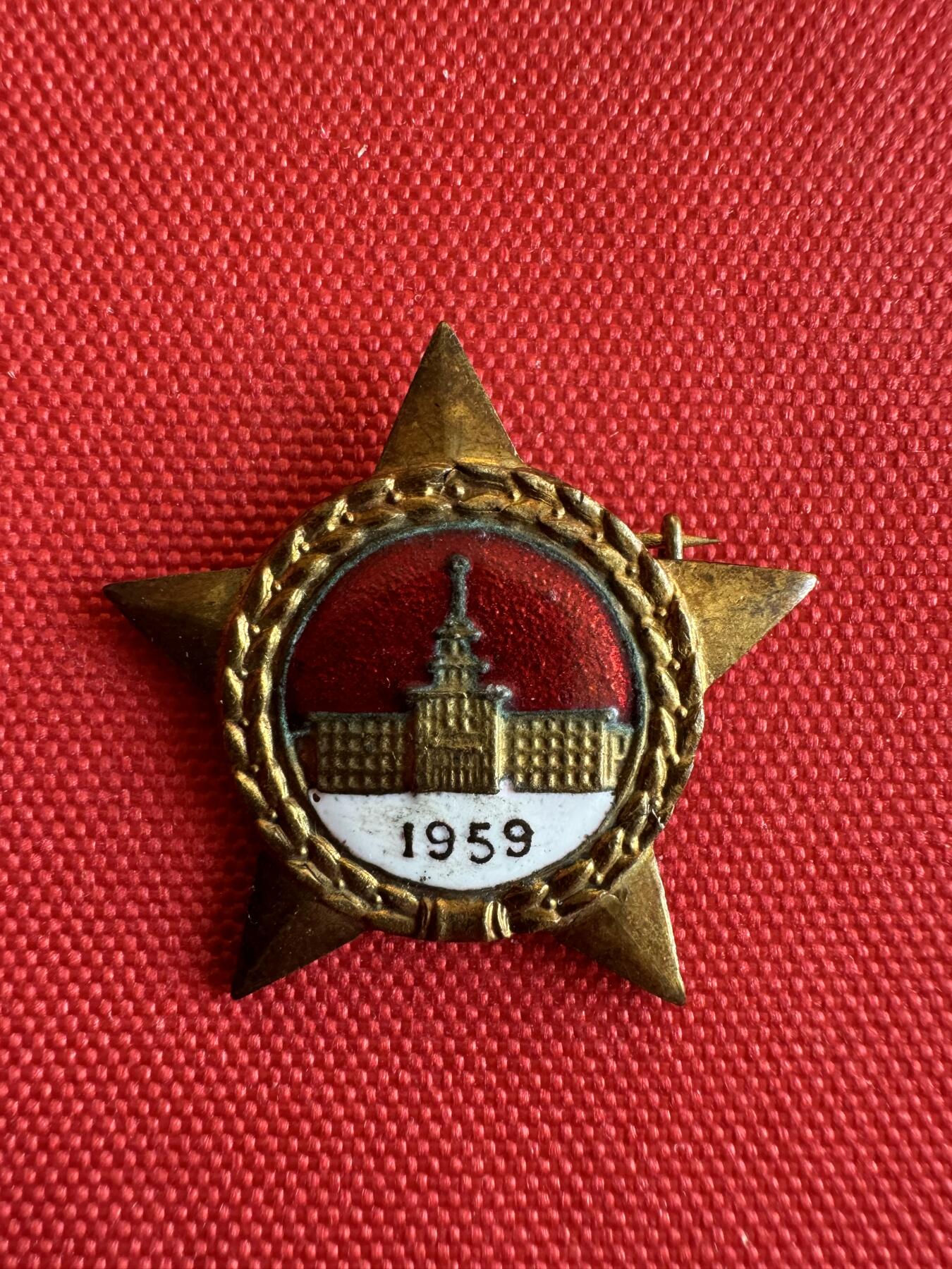 五哥徽章群   20号周六晚上八点4群联拍 铜章