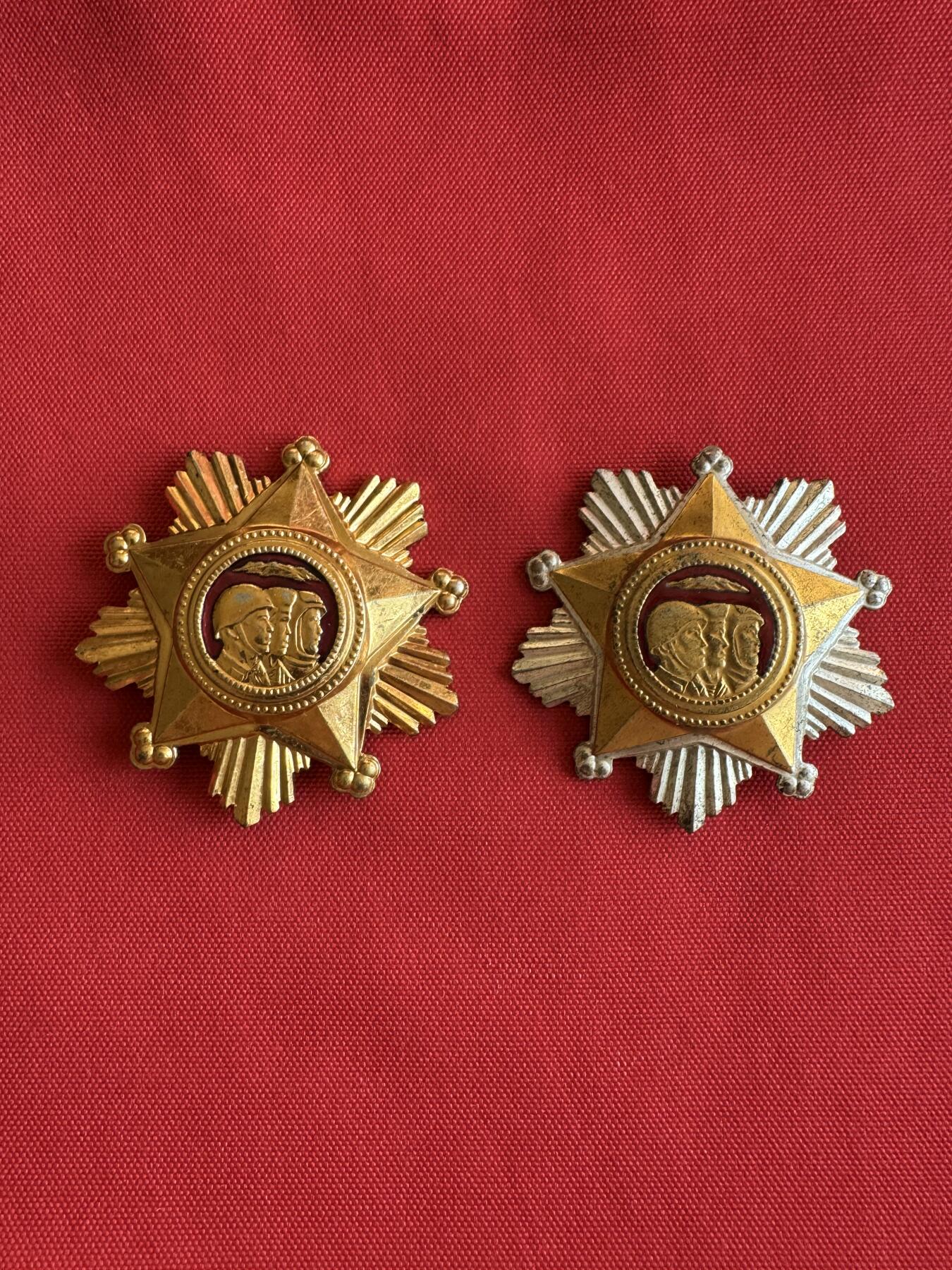 五哥徽章群   20号周六晚上八点4群联拍 朝鲜章