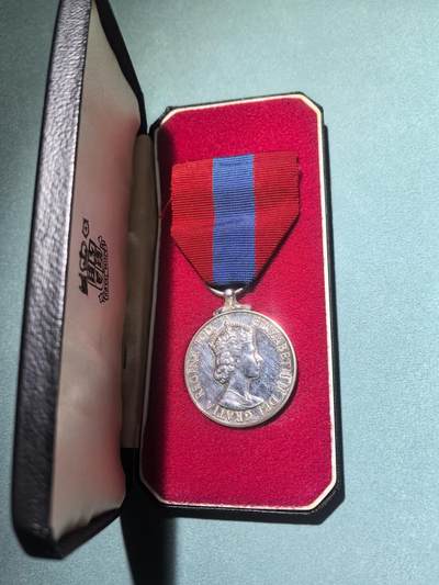 盛世勋华——号角文化勋章邮票专场拍卖第294期 - 英国帝国服务奖章 伊丽莎白女王版 带原盒 银制 皇家造币局产 带刻名（目前该类奖章有复制品流通于市场，请各位藏友注意） 