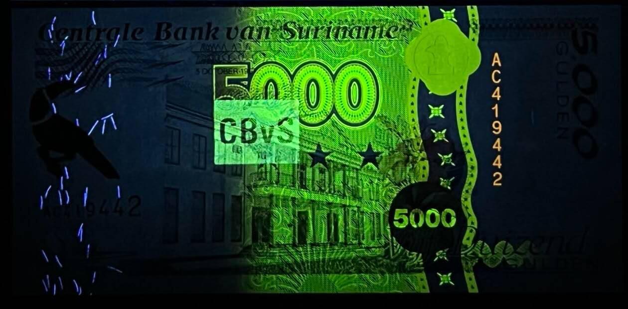 小福收藏拍卖第197期 裸钞场 本期有多张豹子号靓号 百慕大03年50元纪念钞百位号 马来亚和英属婆罗洲开国第一张纸币大冠女王 马来亚 41年1元英王乔六 法属太平洋10000法郎 捷克1000克朗纪念钞千位号  卢森堡 1000法郎  萨尔瓦多样钞 匈牙利 法罗群岛 危地马拉等多国精美纸币 苏里南 1997年 5000盾 首发年 unc