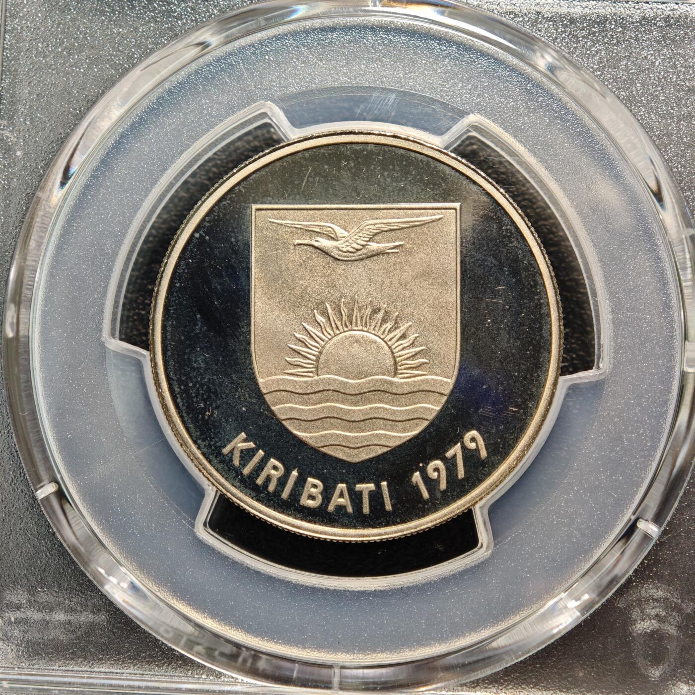 【德藏】世界币章拍卖第158期（拍品征集中~欢迎藏友联系） 1979年 基里巴斯海豚20分精制纪念镍币 这枚是基里巴斯脱离英国殖民统治后发行的首批流通纪念币之一 PCGS PR68DCAM