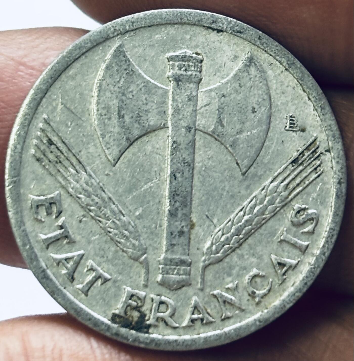 文馨钱币收藏第 286 场，圣诞节专场【 长期接收代拍品低至 0 佣金】 极美品 1943 年德占法国维希政府 1 法郎铝币，第一版本只发行三年